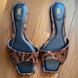 Zara size 38 black and brown animal print sandal slide slip on Minimal